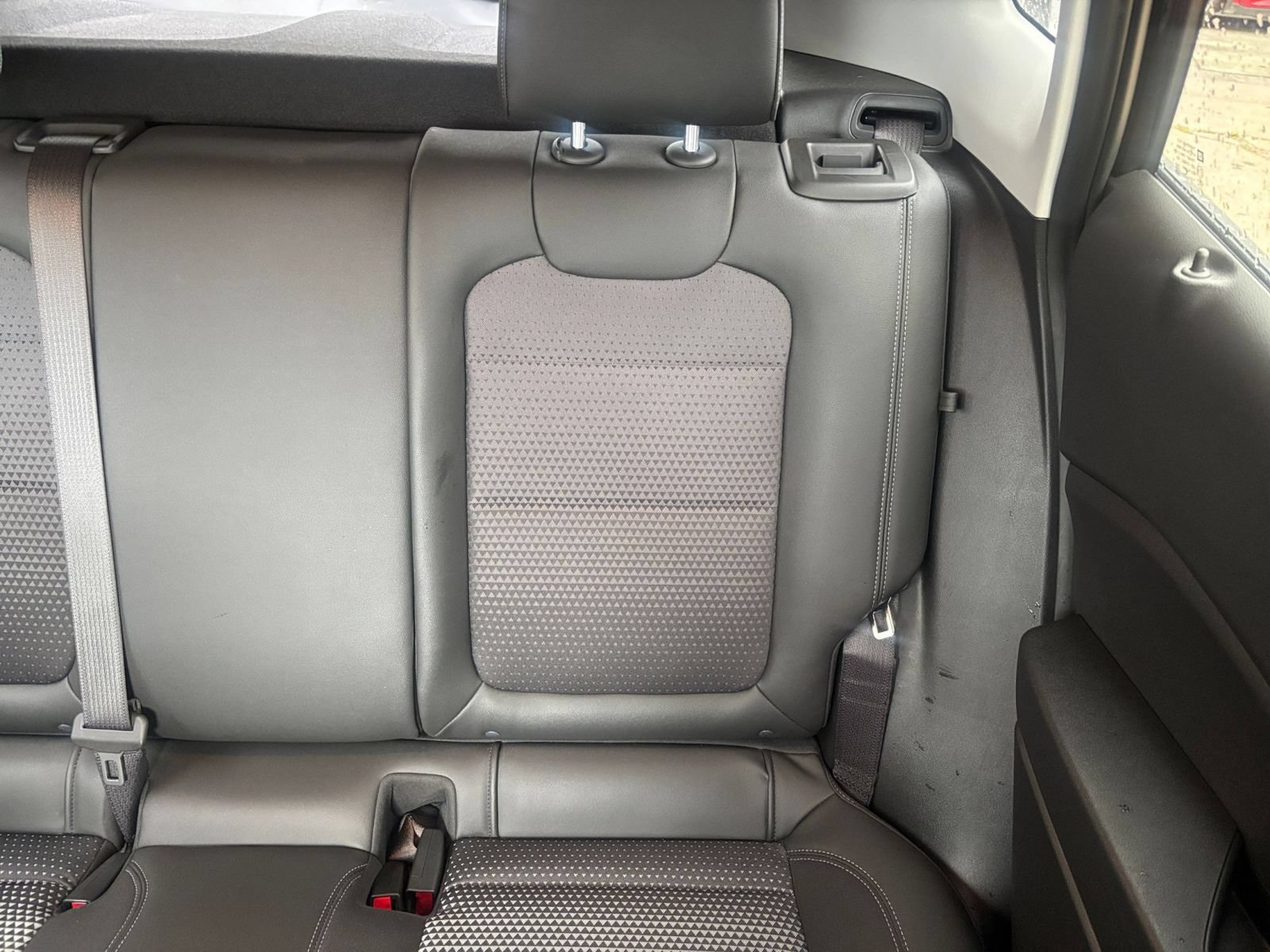 Used 2025 Chevrolet Trax LT FWD image 37