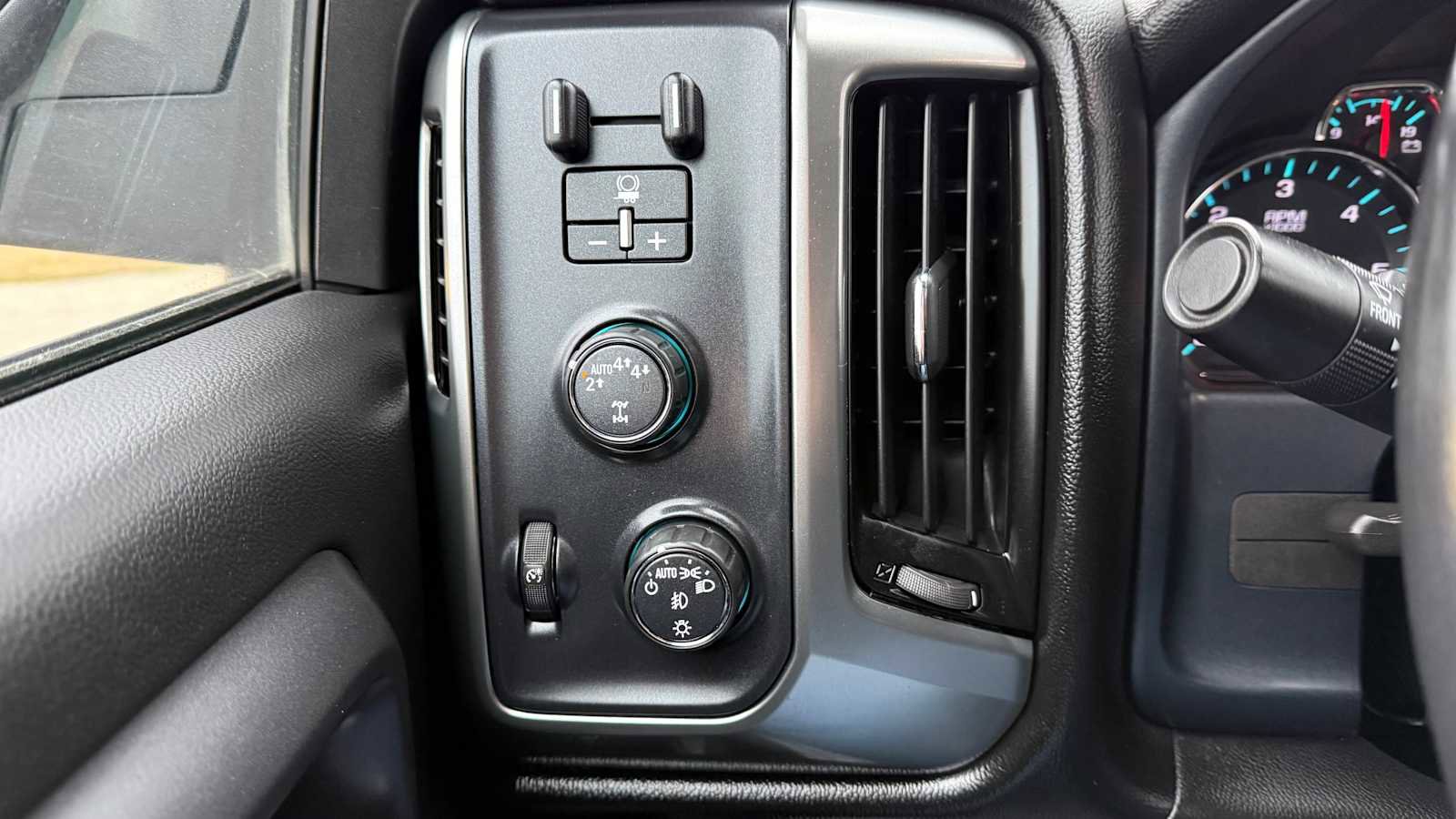 Used 2018 Chevrolet Silverado 1500 LT w/ All Star Edition image 14