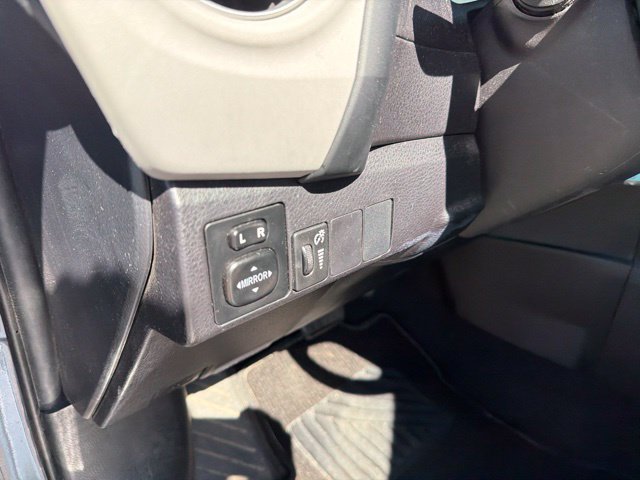 Used 2017 Toyota Corolla LE w/ Carpet Mat Package (TMS) FWD image 37