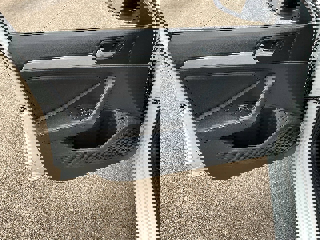 Used 2025 Volkswagen Jetta Sport image 13