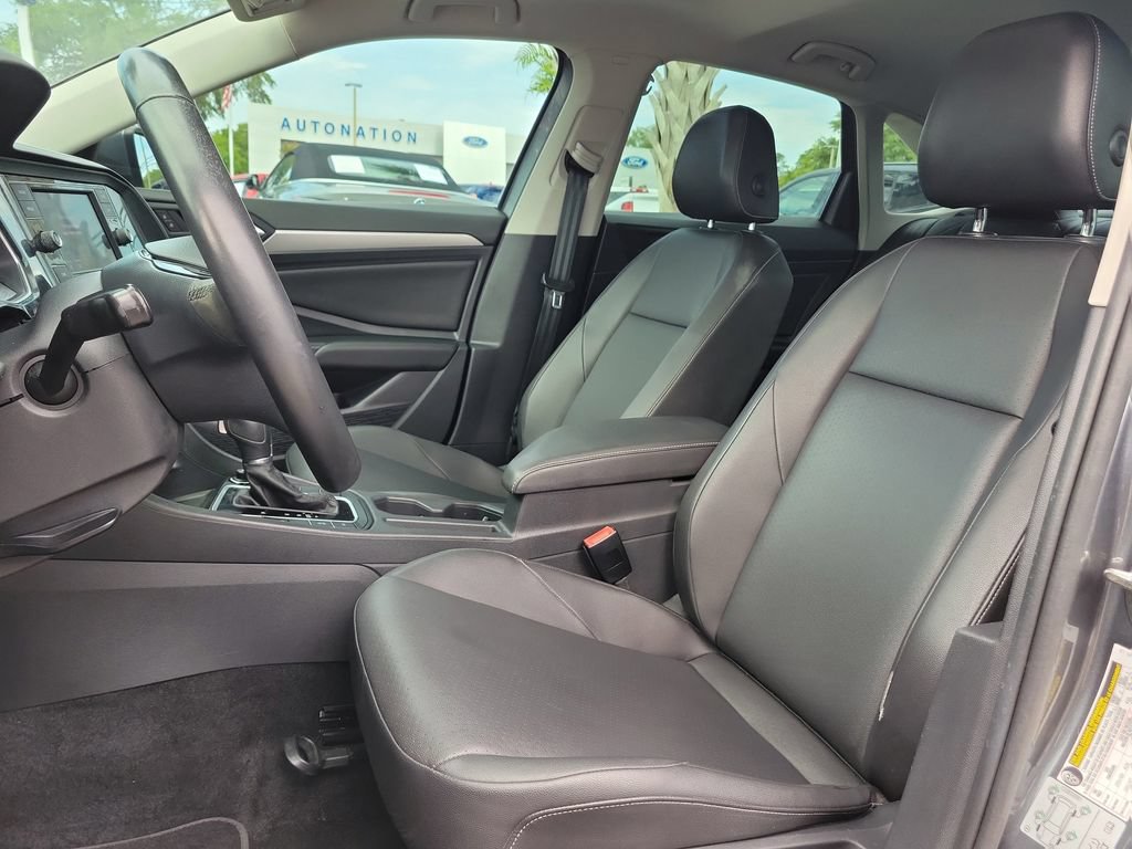 Used 2019 Volkswagen Jetta SE w/ Cold Weather Package FWD image 17