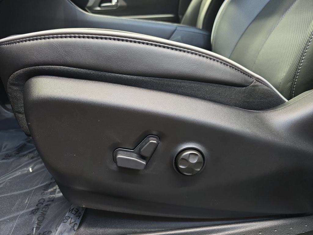 New 2027 Chrysler Pacifica Limited FWD image 29