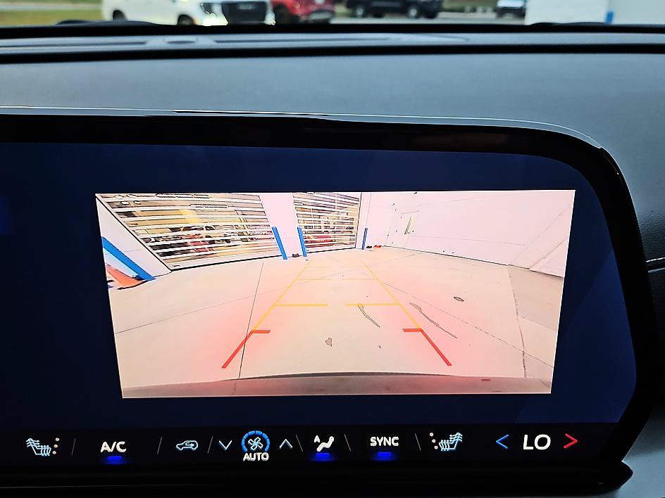 New 2027 Chevrolet Traverse LT FWD image 19