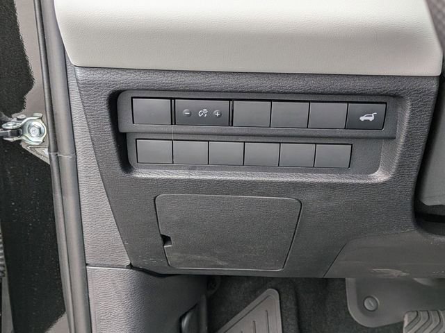 New 2025 Mitsubishi Outlander SE image 16