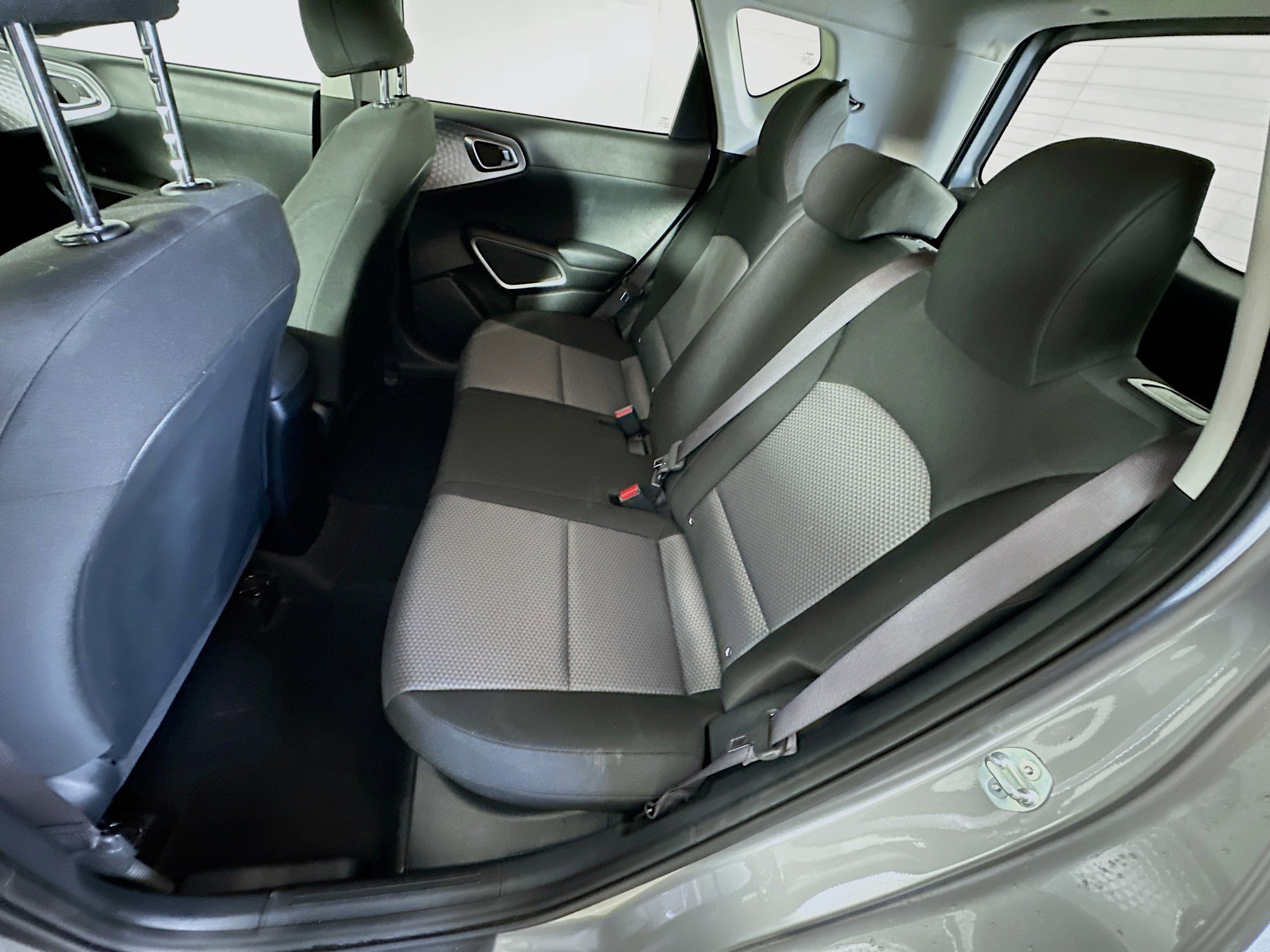 Used 2025 Kia Soul LX w/ LX Technology Package FWD image 27