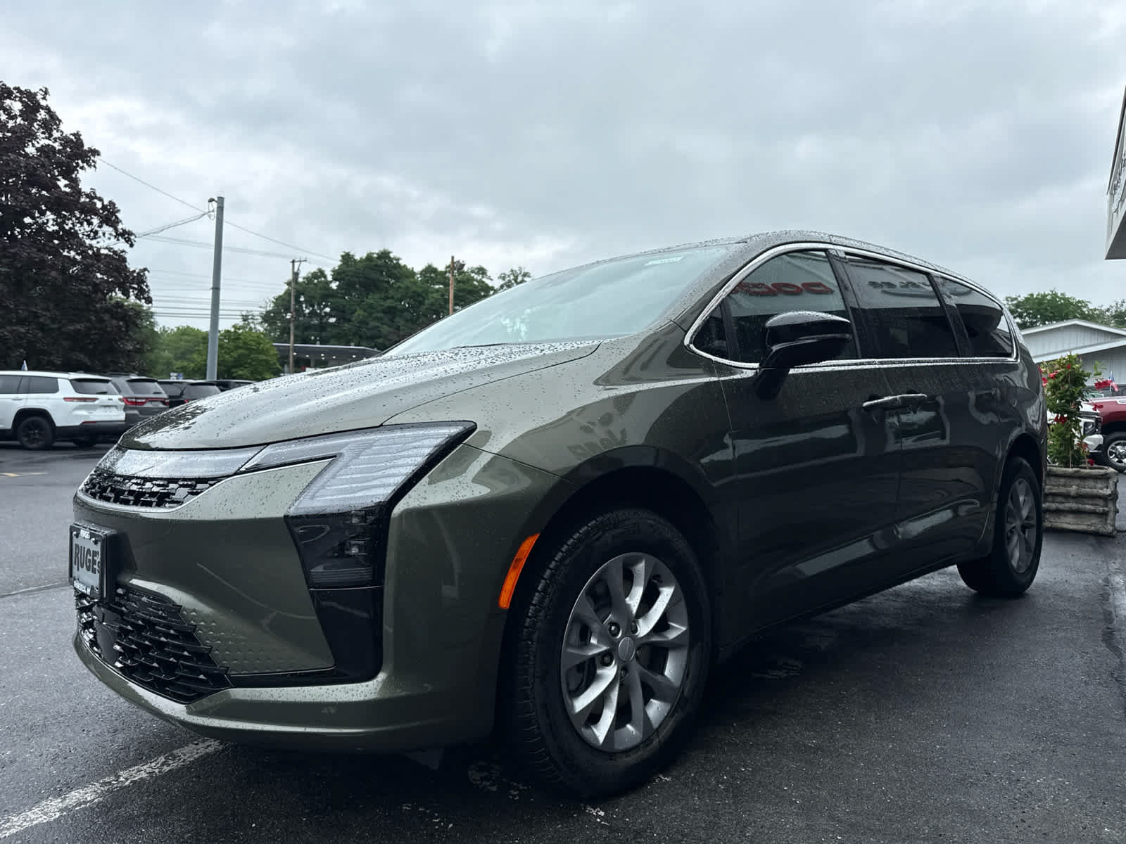 New 2027 Chrysler Pacifica Select AWD/4WD image 6