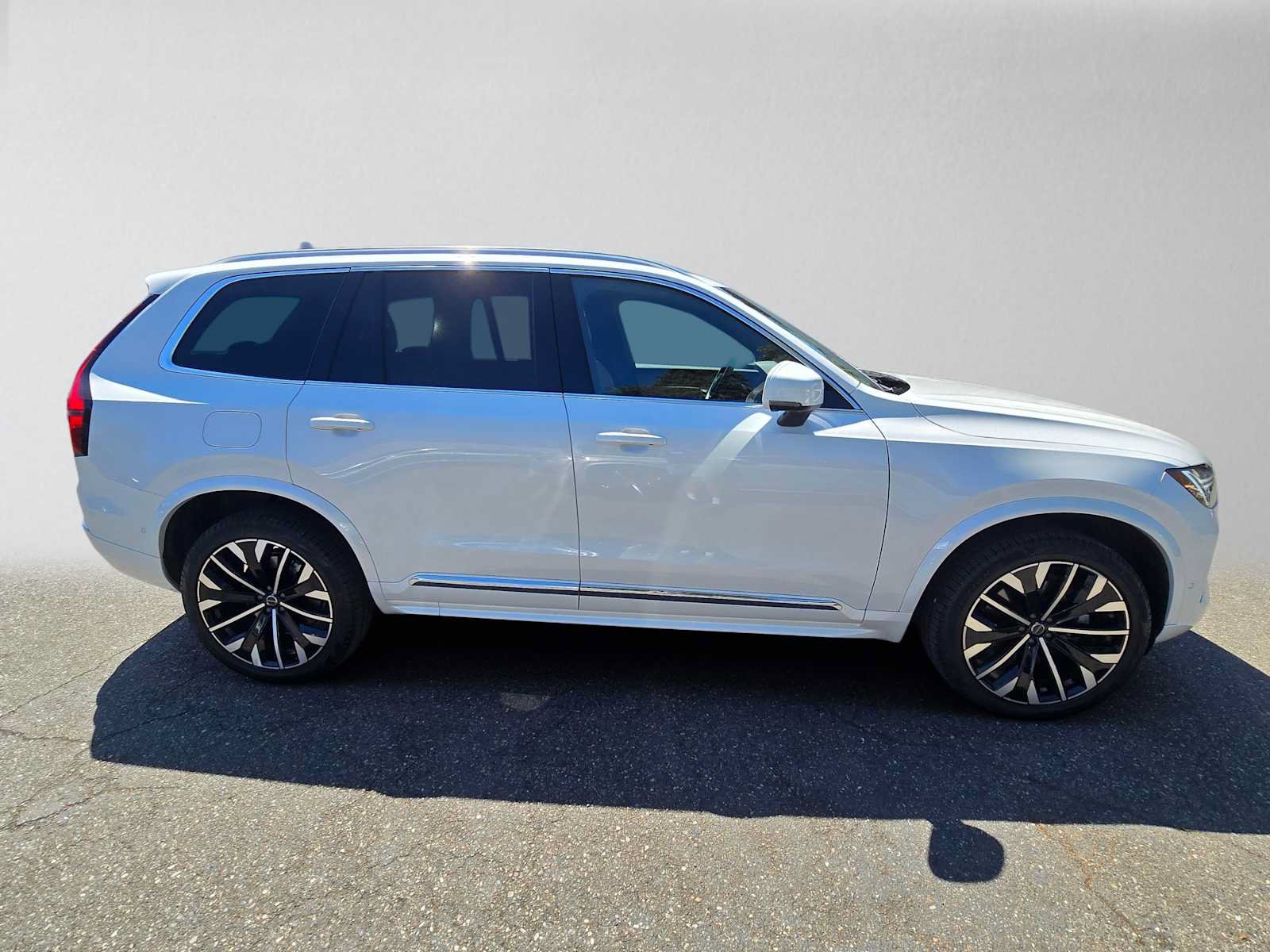 Certified 2026 Volvo XC90 B6 Plus w/ Protection Package Premier AWD/4WD image 2