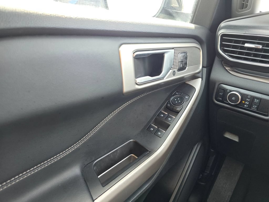 Used 2024 Ford Explorer Limited AWD/4WD image 33