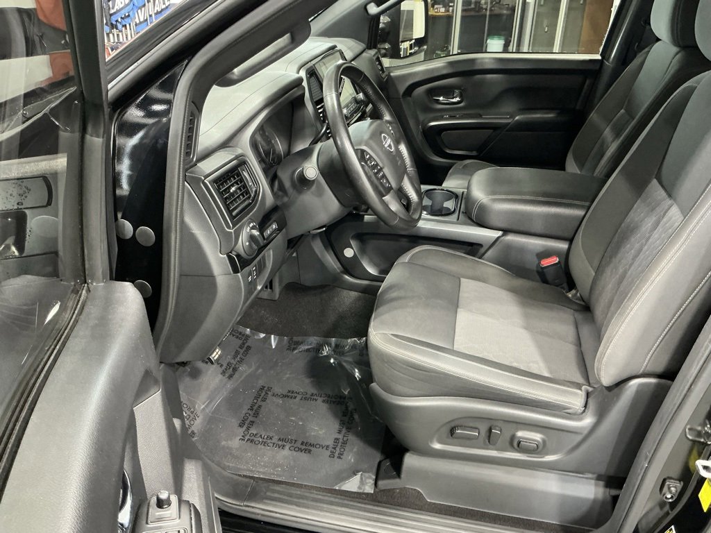 Used 2023 Nissan Titan SV w/ SV Convenience Package image 3