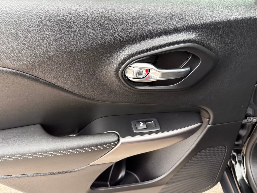 Used 2022 Jeep Cherokee Limited image 14