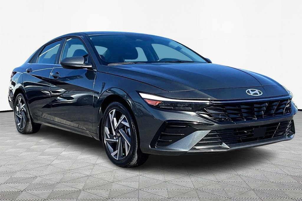 Used 2025 Hyundai Elantra SEL image 12
