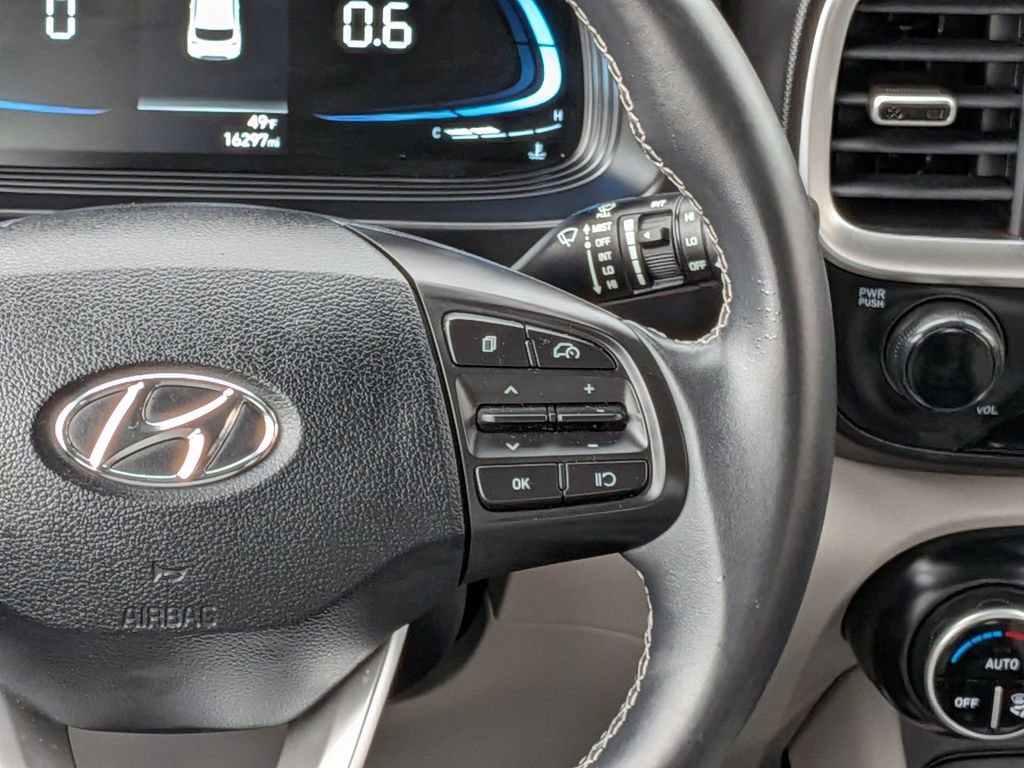 Used 2025 Hyundai Venue SEL image 25