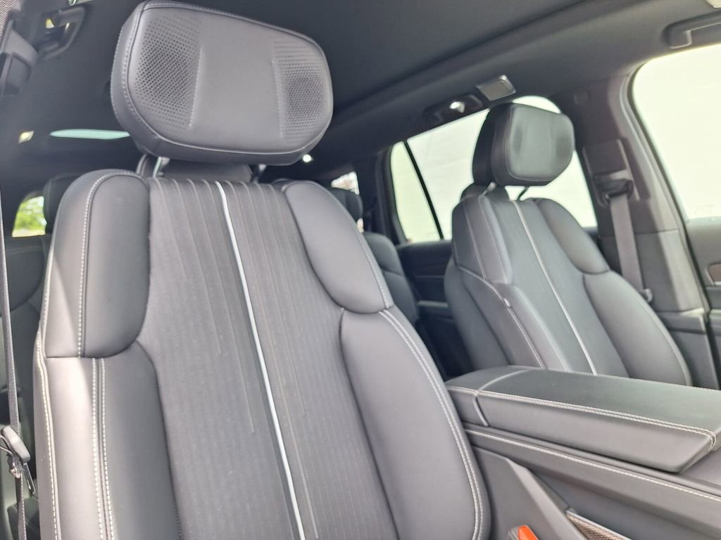 New 2026 Cadillac Vistiq Luxury image 30