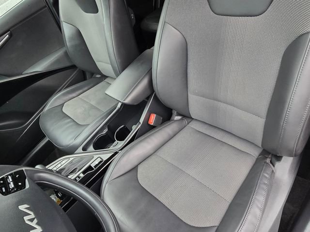 Certified 2023 Kia Niro EX image 24