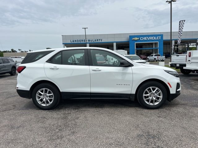 Used 2024 Chevrolet Equinox LS w/ Driver Confidence II Package FWD image 2