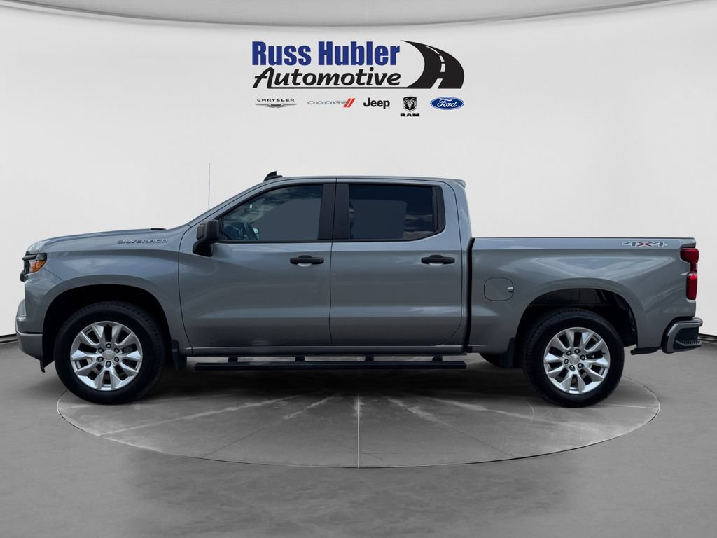 Used 2023 Chevrolet Silverado 1500 Custom AWD/4WD image 2