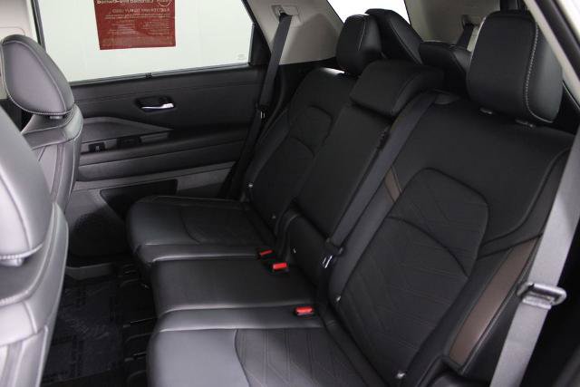 Certified 2025 Nissan Pathfinder Platinum w/ Cargo Package FWD image 21