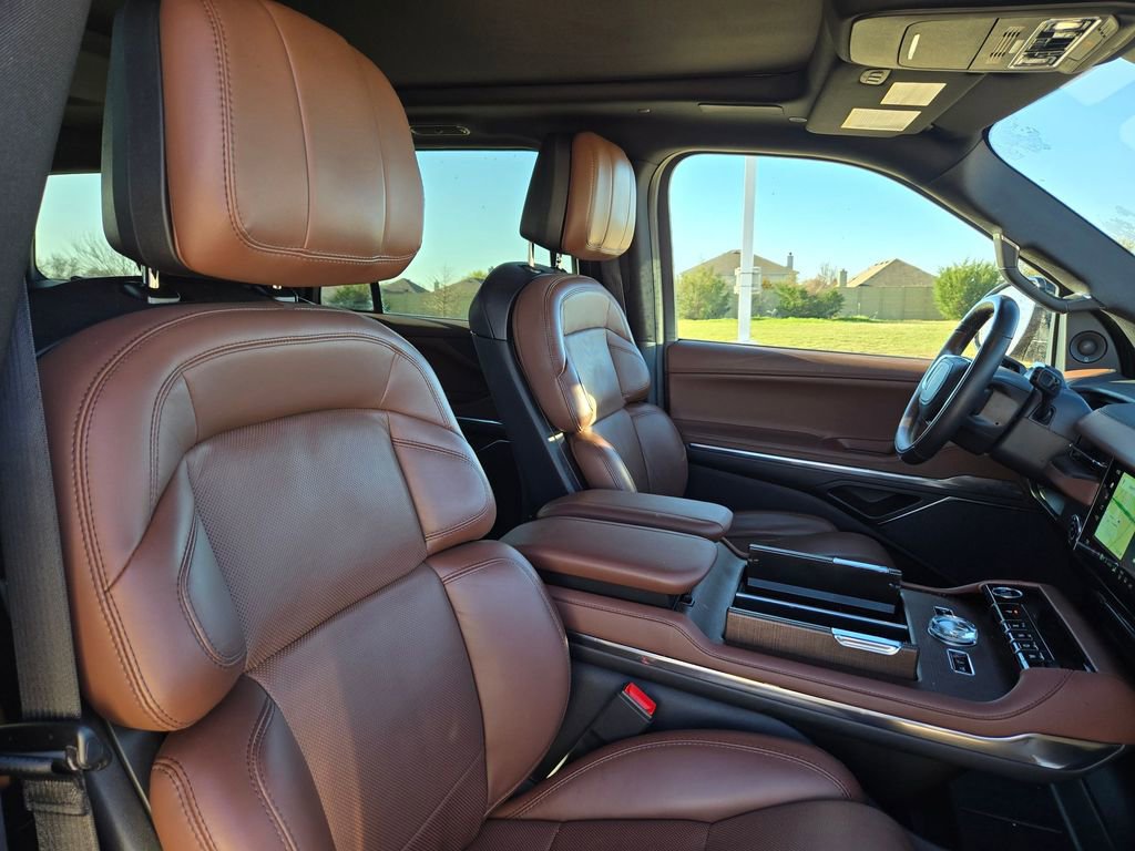 Used 2025 Lincoln Navigator Reserve image 22