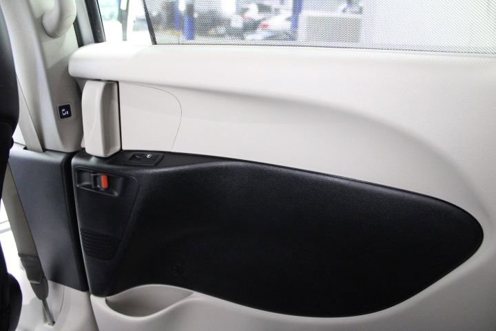 Used 2024 Chrysler Pacifica Touring-L image 30