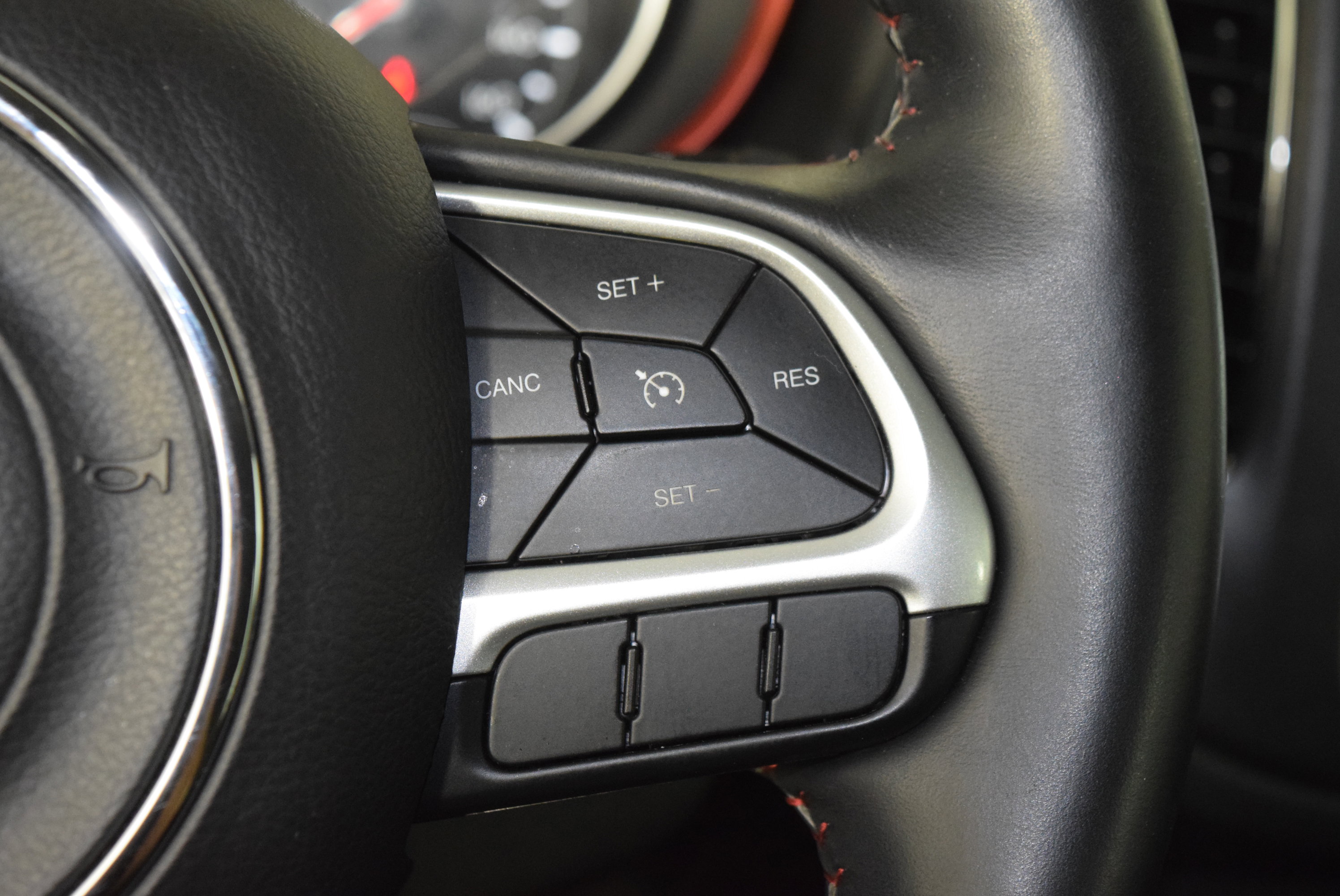 Used 2018 Jeep Compass Trailhawk w/ Navigation Group image 21