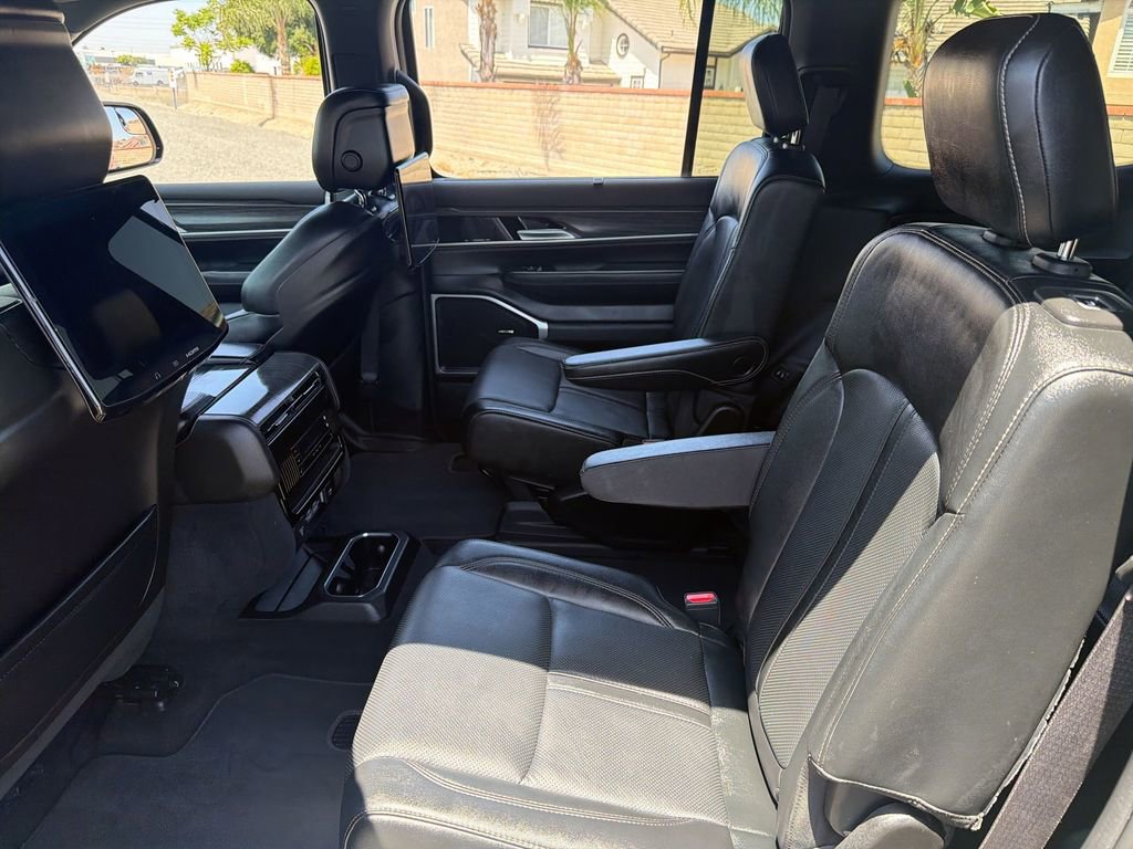 Used 2023 Jeep Wagoneer Series III w/ Rear Seat Video Group 1 AWD/4WD image 24