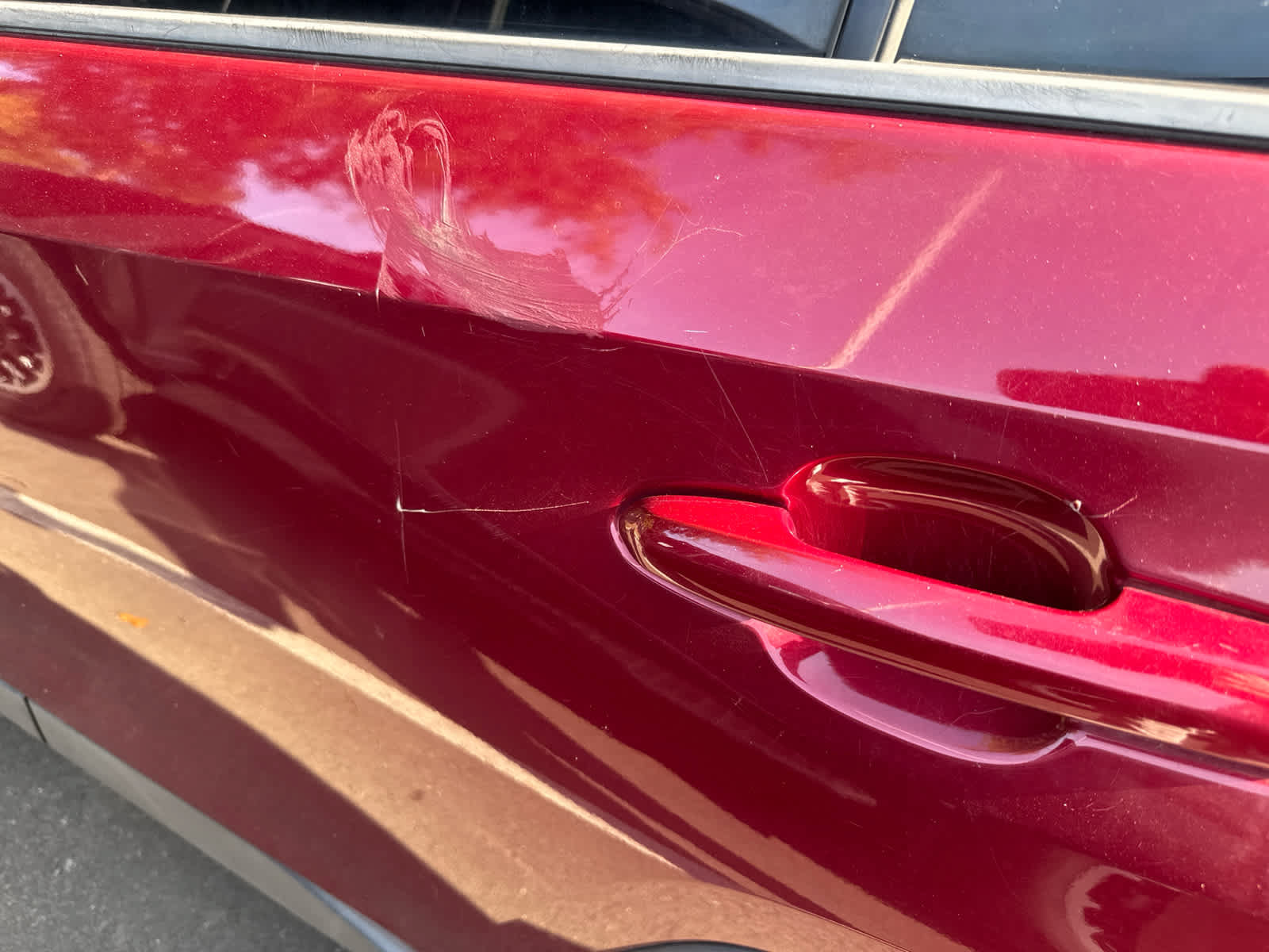 Used 2019 Toyota RAV4 LE FWD image 4