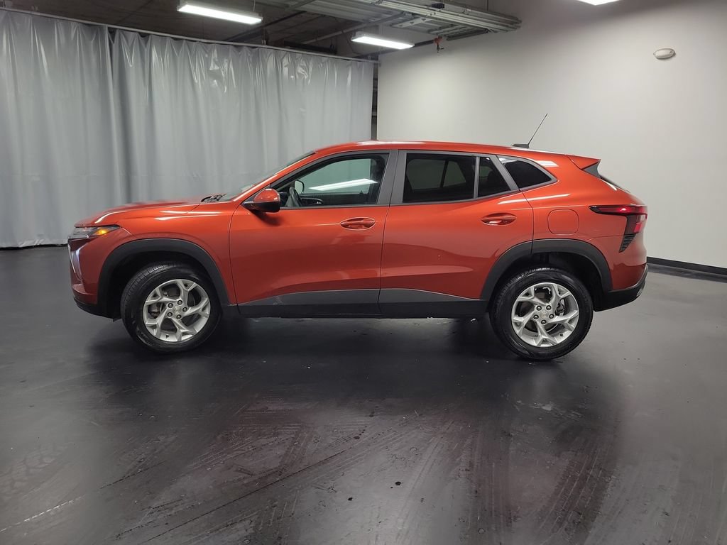 Used 2024 Chevrolet Trax LS w/ LS Convenience Package FWD image 5