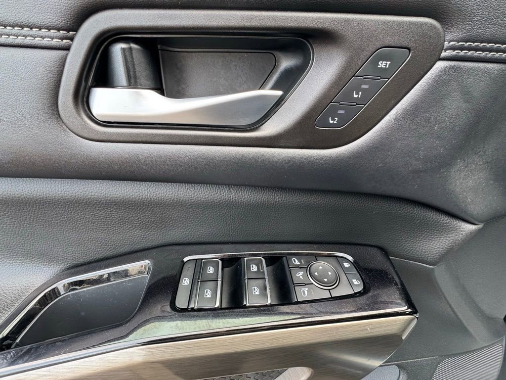 Used 2022 Nissan Pathfinder Platinum image 15