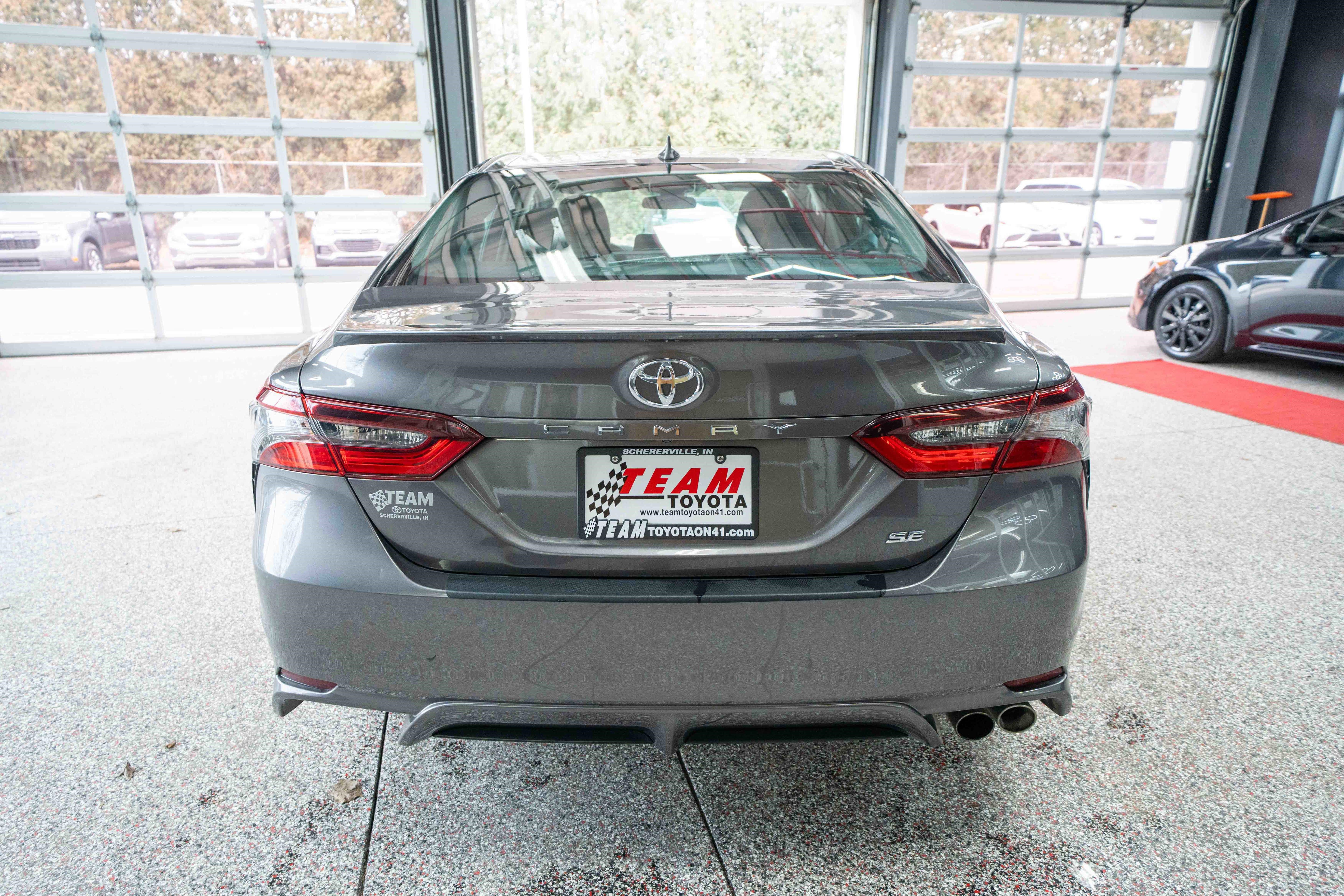 Used 2024 Toyota Camry SE image 3