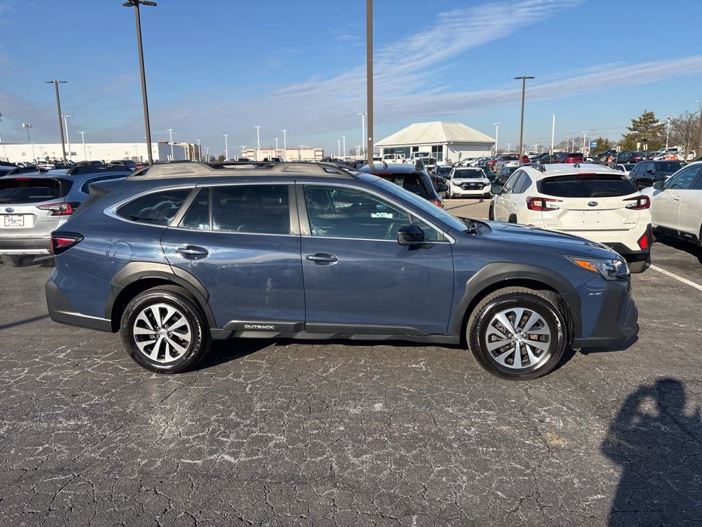 Used 2023 Subaru Outback Premium image 2