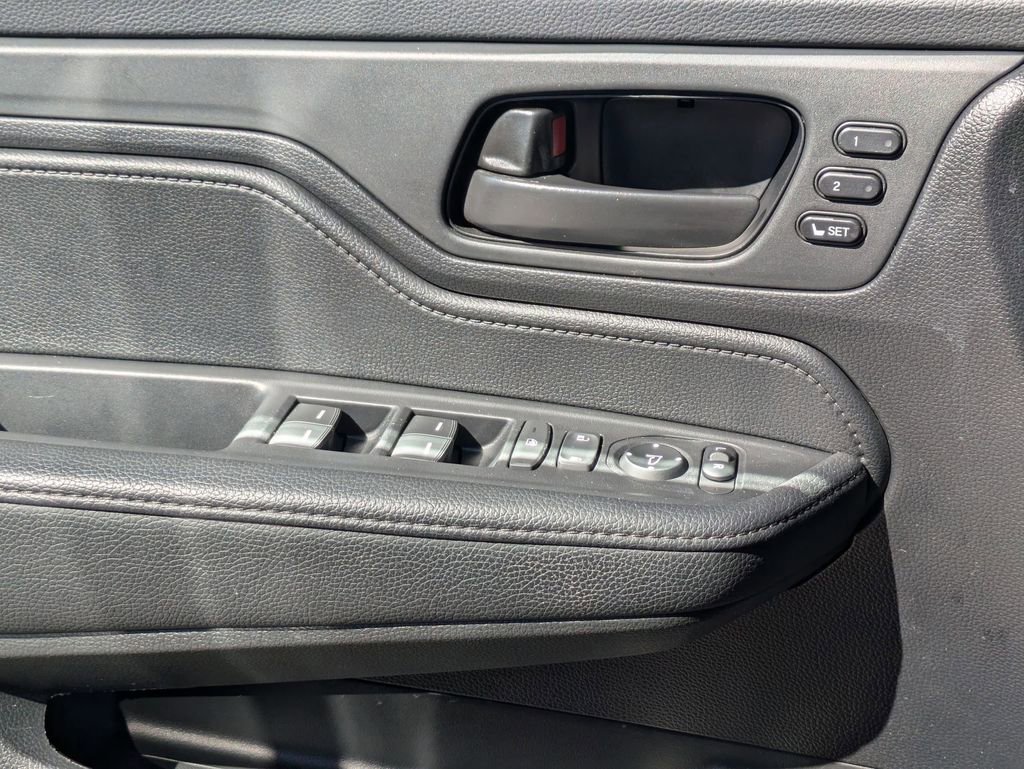 Used 2025 Honda Odyssey Sport-L image 13
