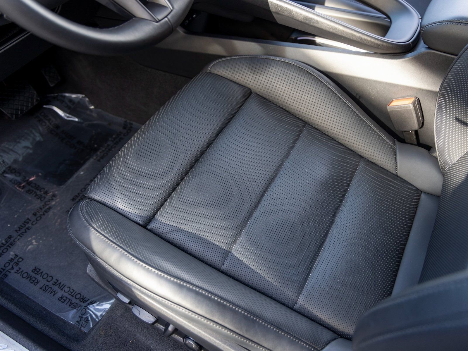 Certified 2025 Porsche Macan Electric image 25