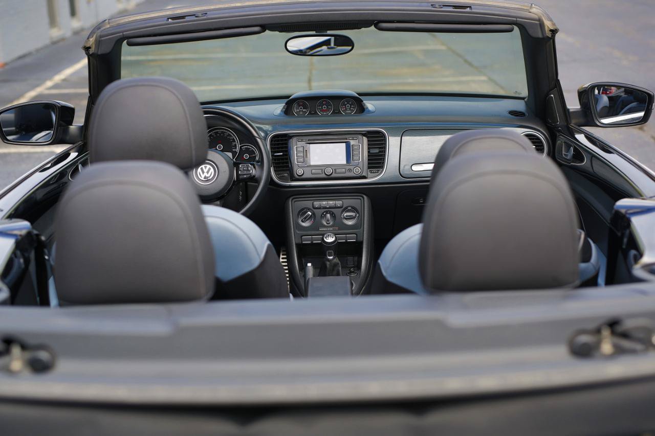 Used 2013 Volkswagen Beetle 2.0T FWD image 20