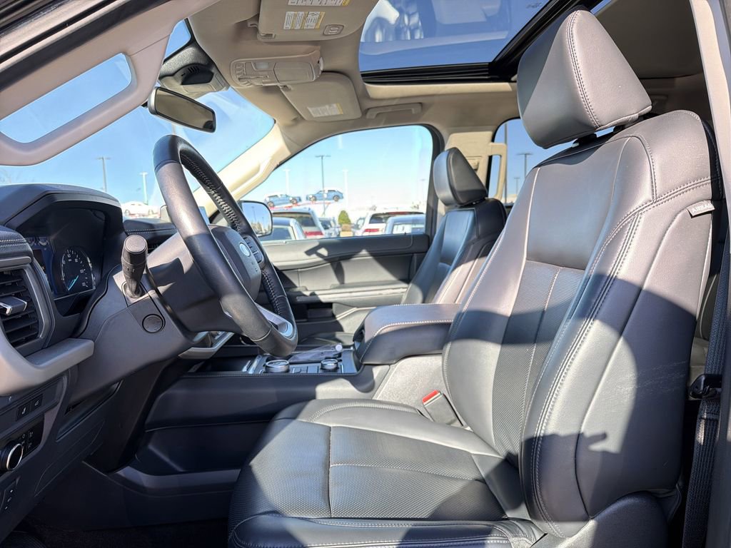 Used 2023 Ford Expedition Max XLT image 11