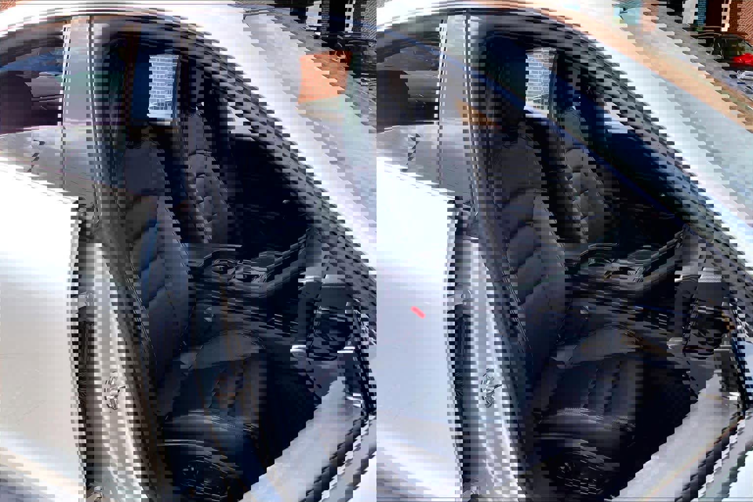 Used 2022 Porsche Taycan image 8