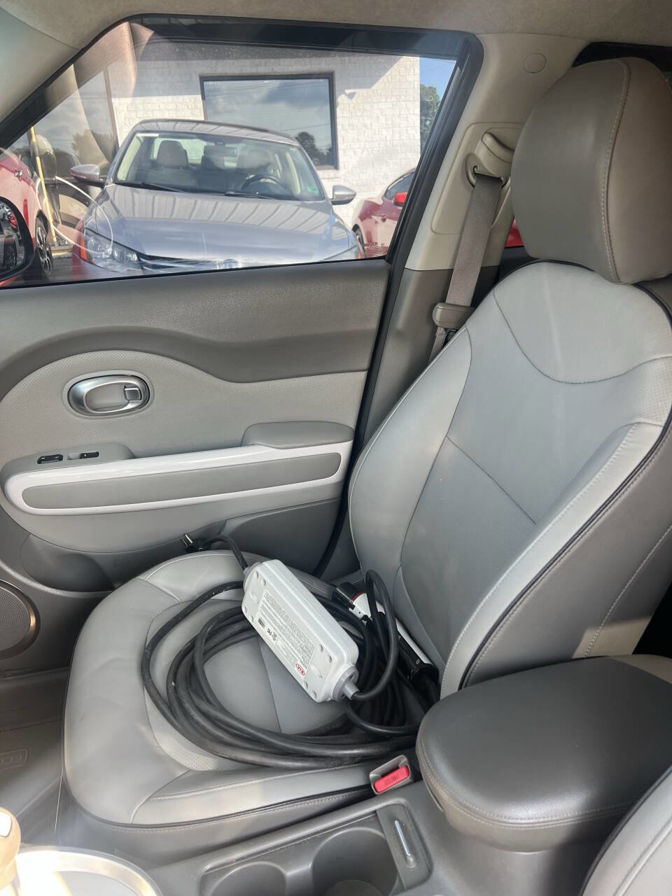 Used 2017 Kia Soul EV + image 14