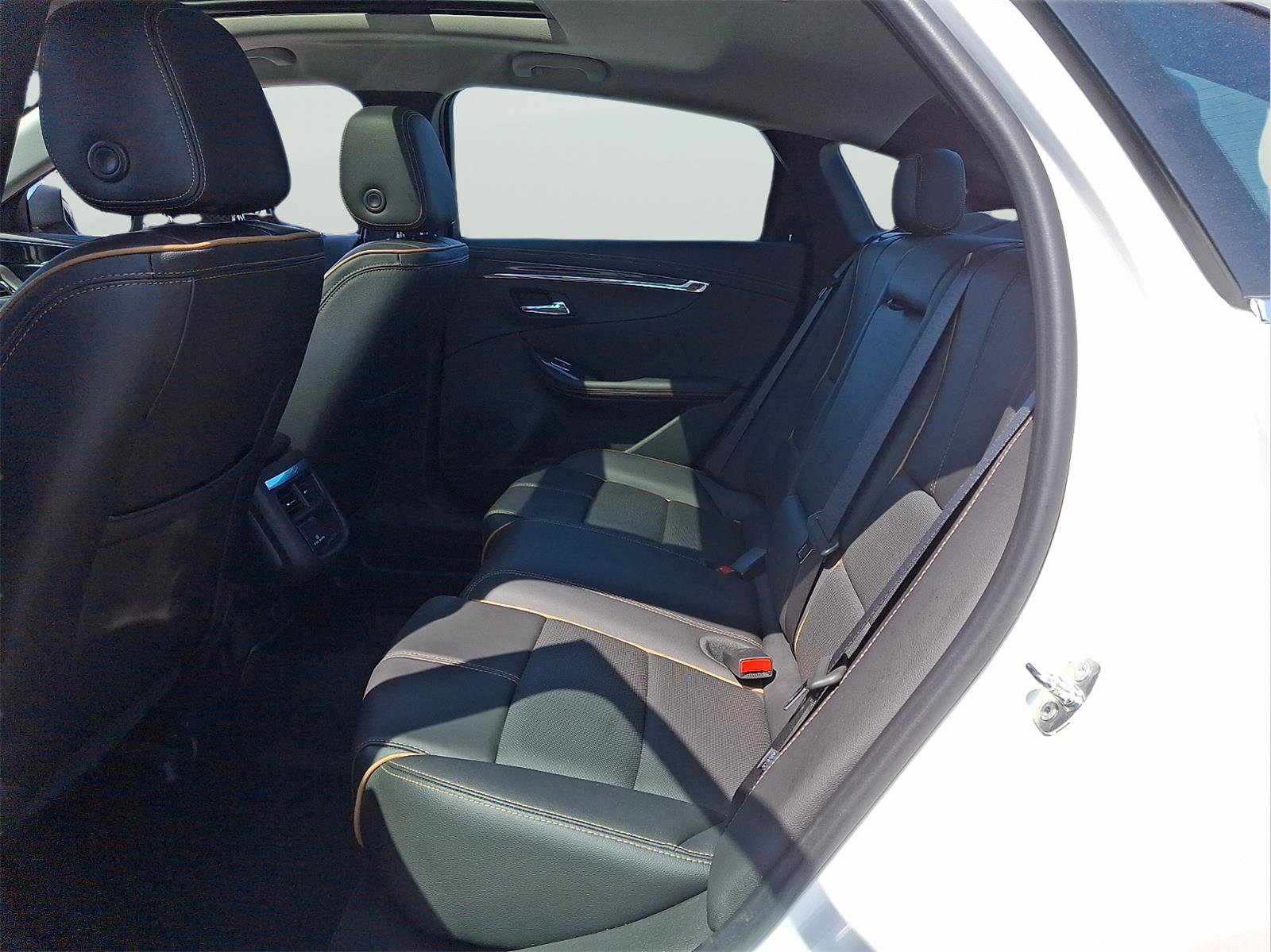 Used 2018 Chevrolet Impala Premier w/ Premier Confidence Package image 10