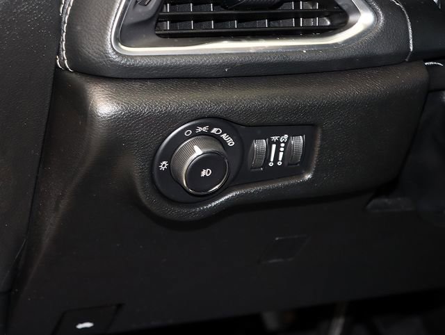 Used 2019 Chrysler Pacifica Limited w/ Advanced Safetytec Group image 30