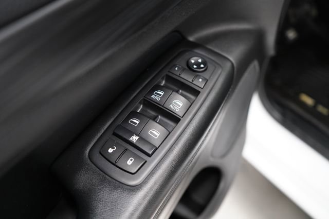 Used 2020 Jeep Grand Cherokee Altitude image 11