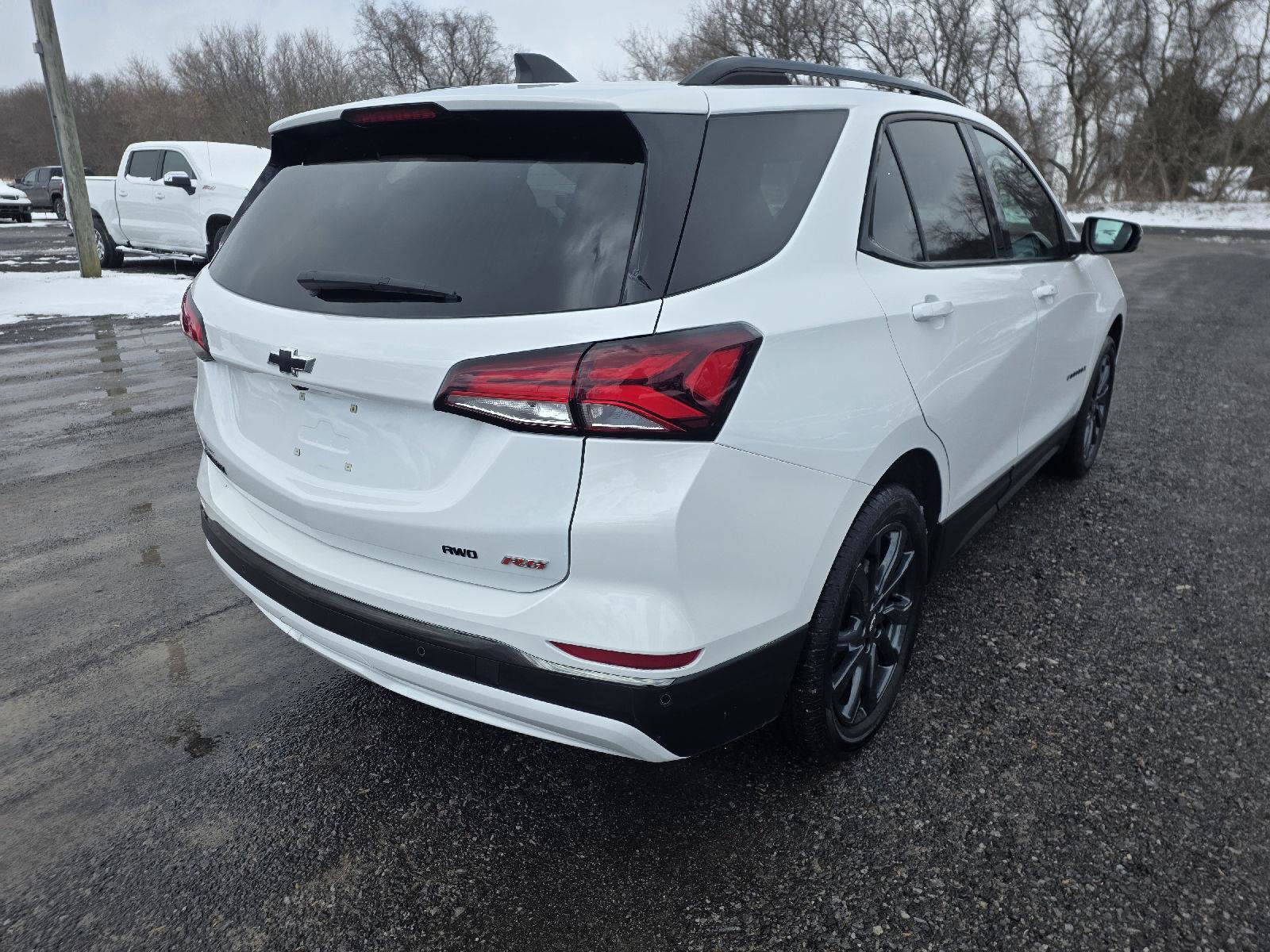 Used 2023 Chevrolet Equinox RS w/ RS Leather Package image 2