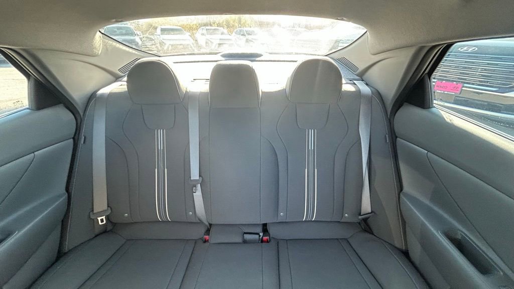 Used 2025 Hyundai Elantra Sport image 21