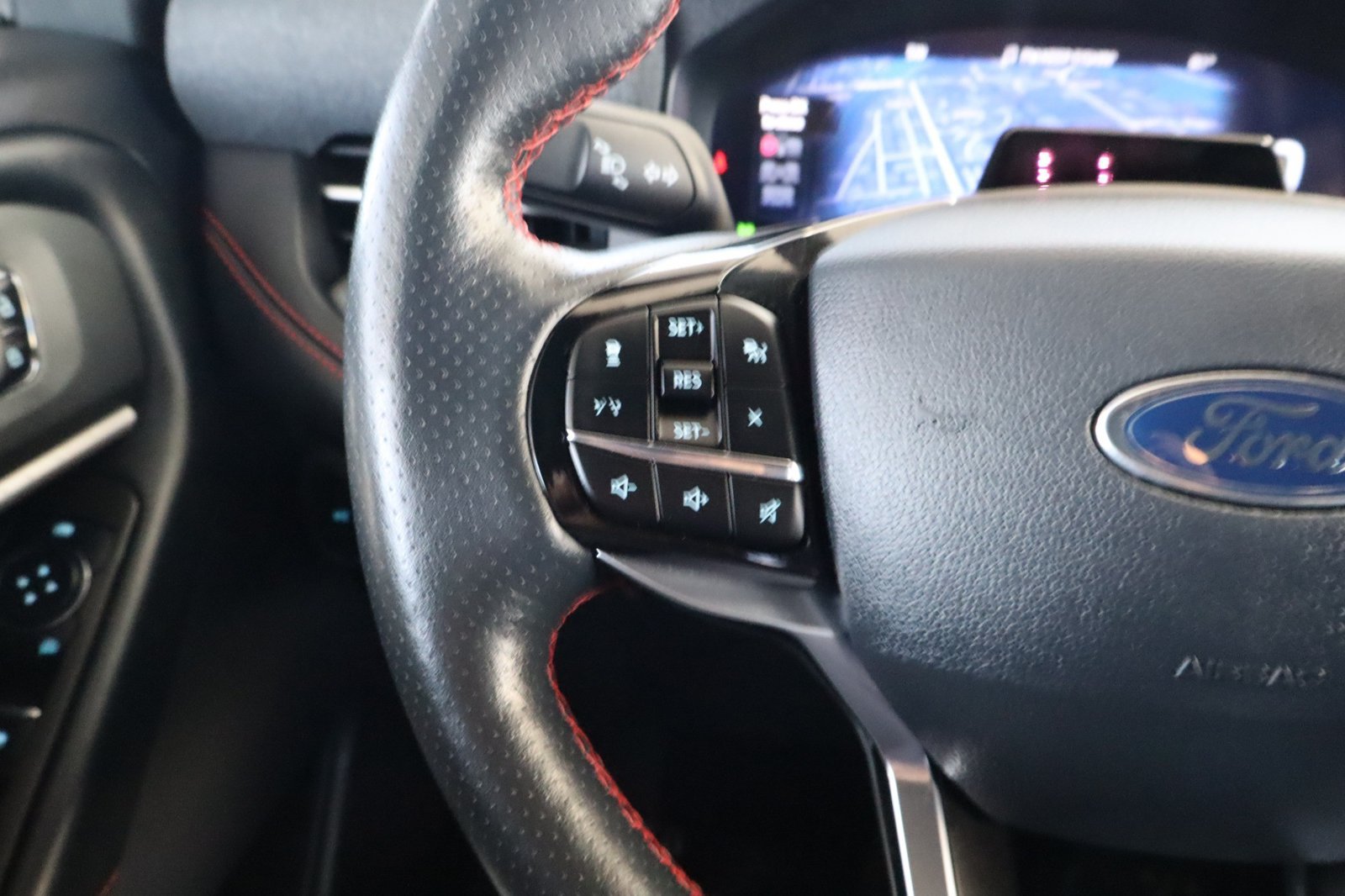 Used 2025 Ford Explorer ST-Line AWD/4WD image 24