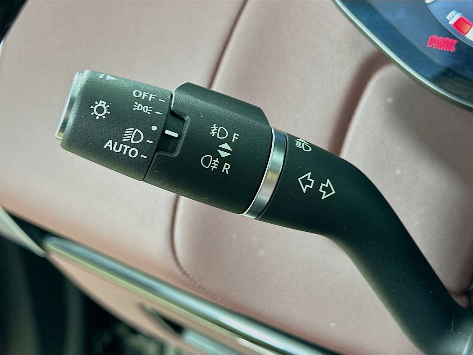 Used 2025 Land Rover Range Rover SE AWD/4WD image 19