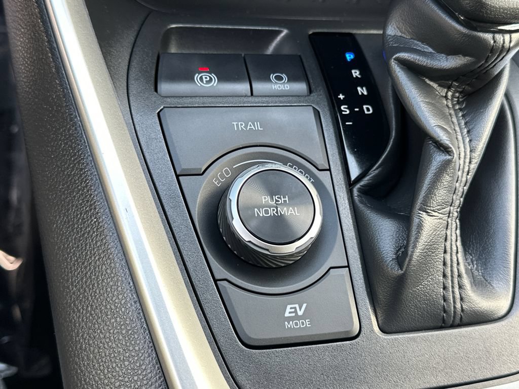 Certified 2025 Toyota RAV4 XLE AWD/4WD image 31