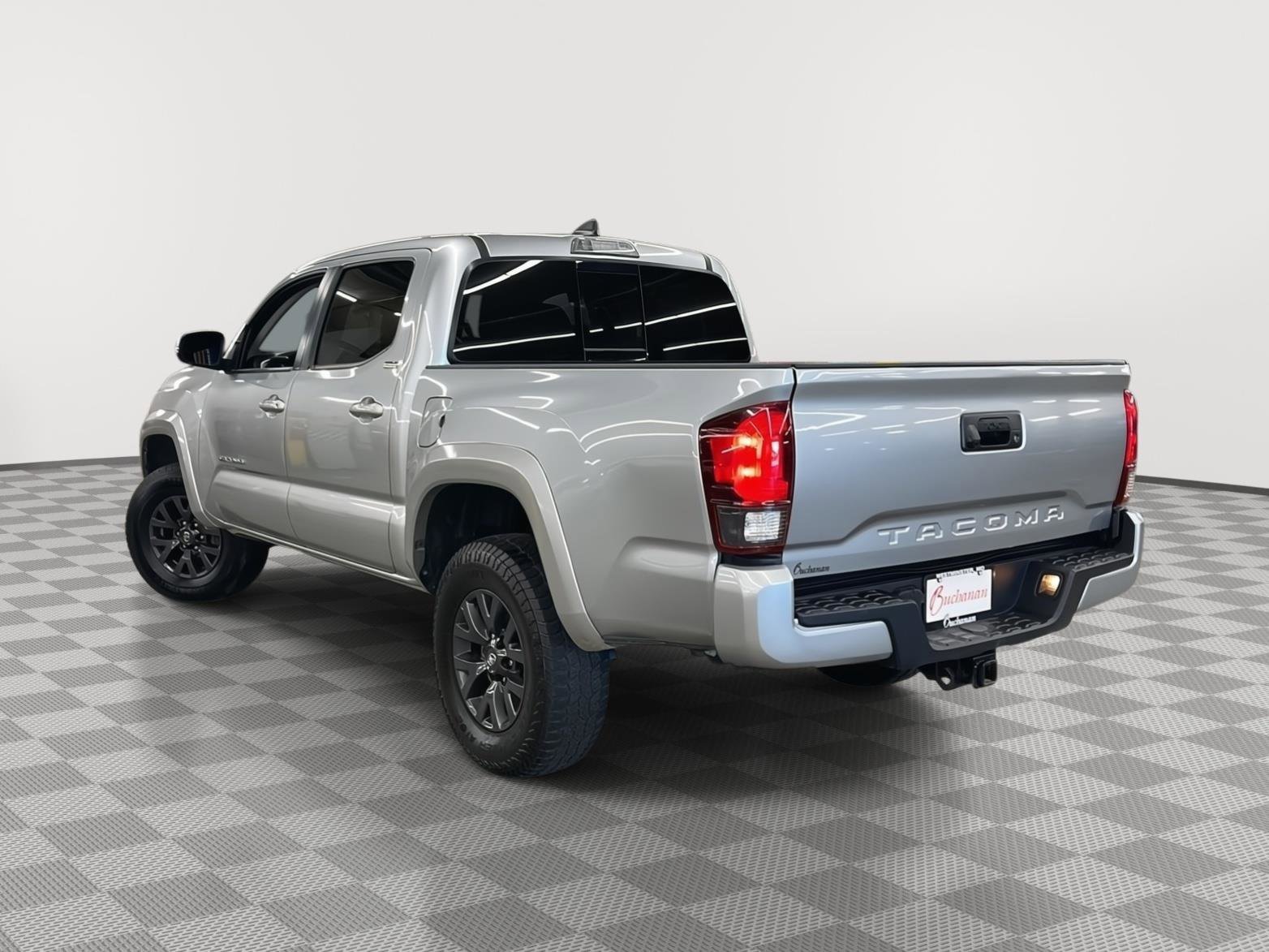 Used 2023 Toyota Tacoma SR5 w/ Technology Package image 4