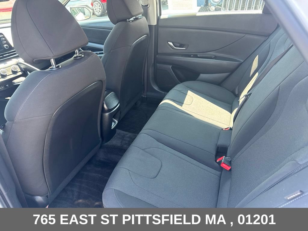 Used 2025 Hyundai Elantra SE FWD image 13