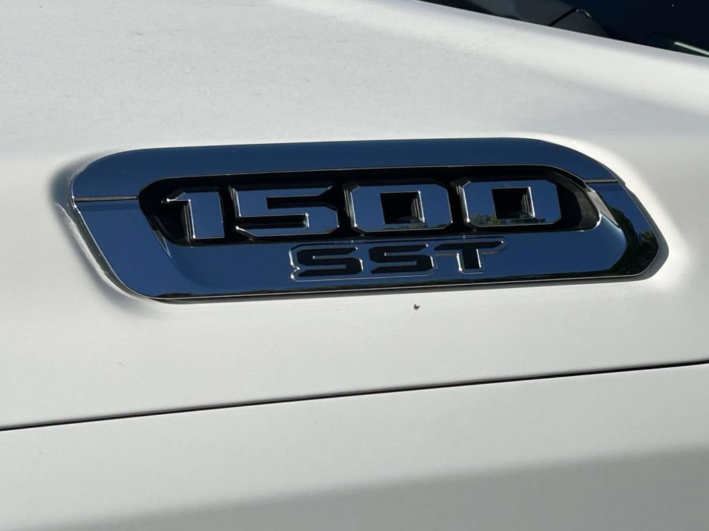 Used 2025 RAM 1500 Laramie AWD/4WD image 9