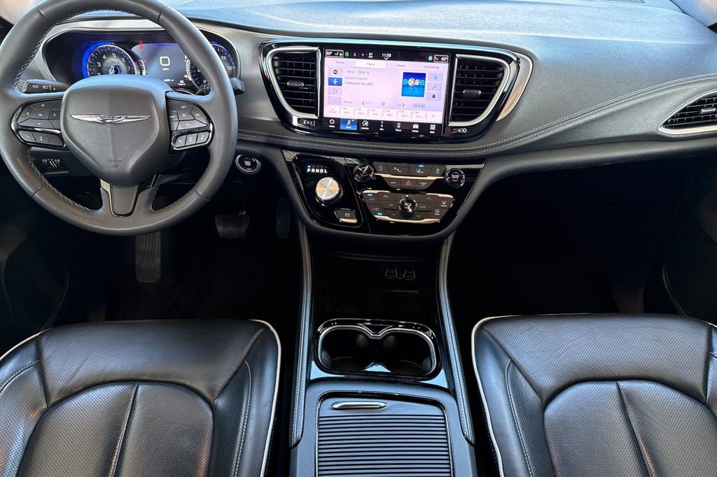 Used 2025 Chrysler Pacifica Limited image 20