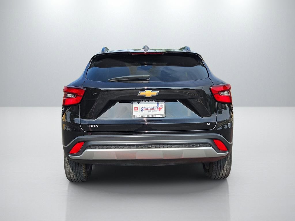 Used 2025 Chevrolet Trax LT FWD image 6