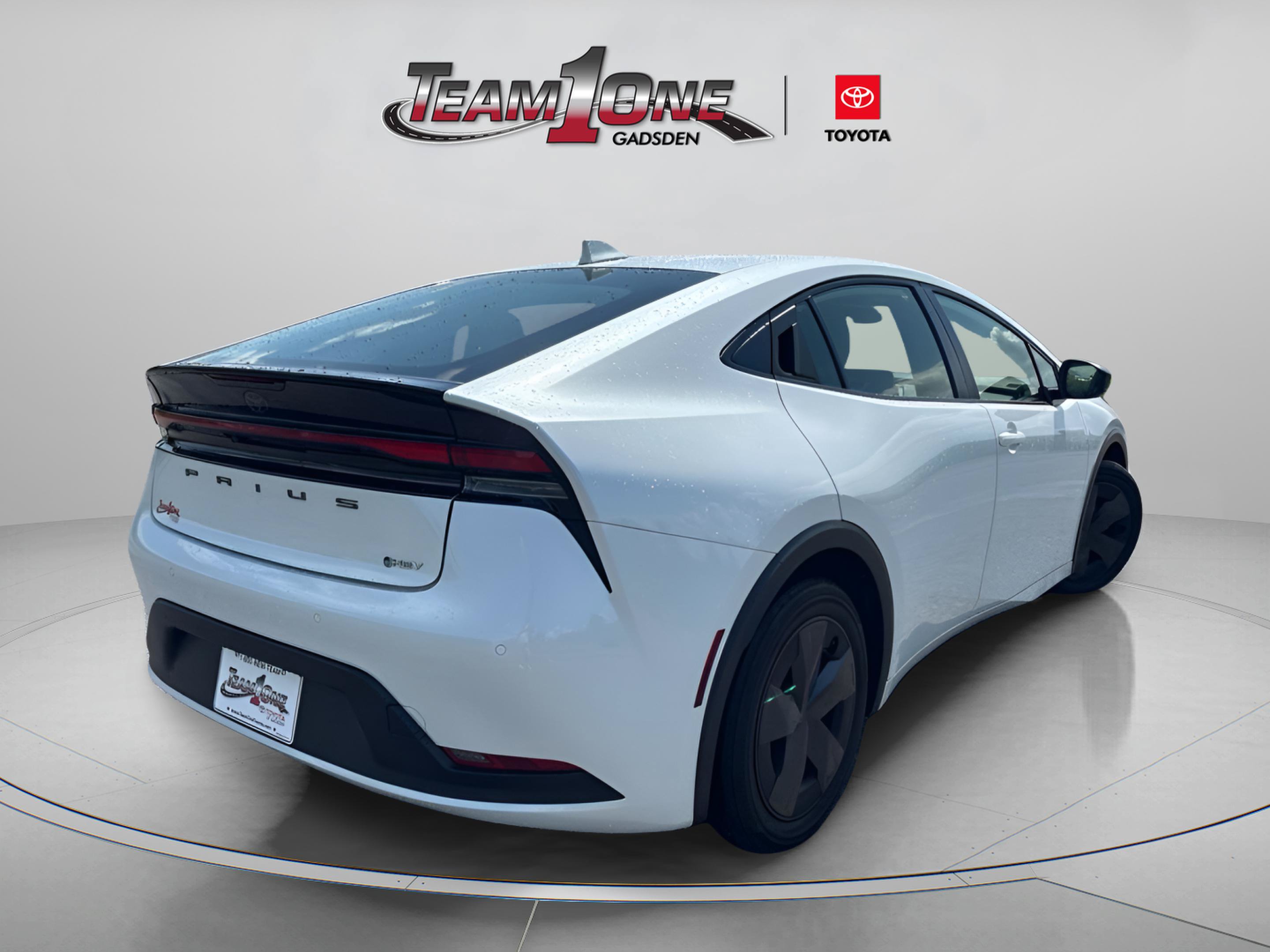 Used 2025 Toyota Prius LE FWD image 8